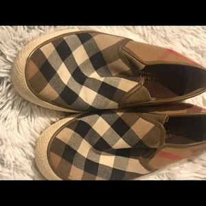 Burberry slippers